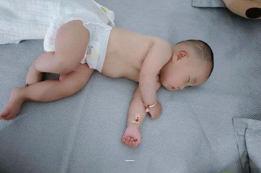 海拉尔三个月宝宝发育标准